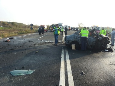Giurgiu: Patru persoane au murit carbonizate, în urma unui accident în care au fost implicate două autoturisme şi o dubă