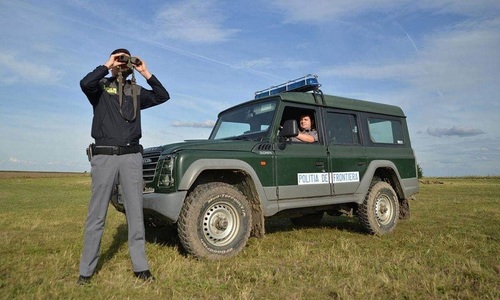 Timiş: Trei albanezi, prinşi de poliţiştii de frontieră când încercau să treacă ilegal din Serbia în România
