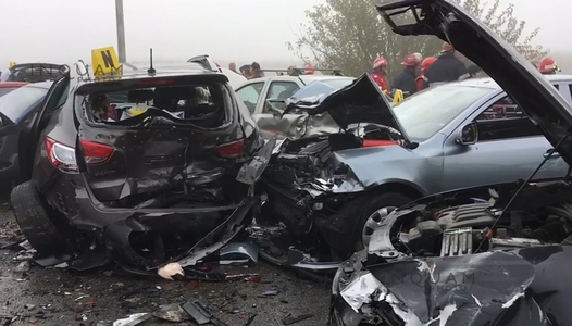 IGSU: Peste o sută de salvatori au intervenit la accidentul de pe autostrada A2