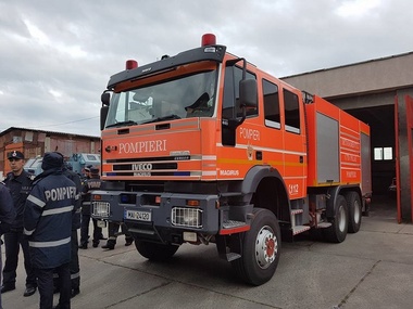 Constanţa: Porturi închise, copaci căzuţi, localităţi fără curent electric şi apă, din cauza vântului puternic