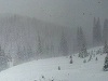 Hunedoara: 20 de copii blocaţi pe munte din cauza zăpezii, coborâţi de salvamontişti. Pe creastă este risc de avalanşe