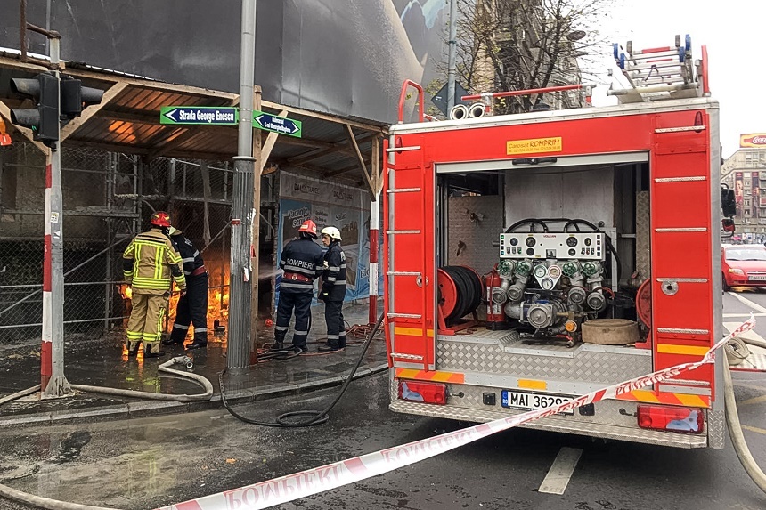 Incendiu la o ţeavă de gaze din subsolul unui bloc aflat în reabilitare din zona Piaţa Romană din Capitală 