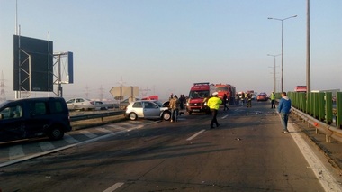 Infotrafic: Risc de apariţie a poleiului pe A2, pe anumite tronsoane vizibilitatea este sub 200 de metri din cauza ceţii