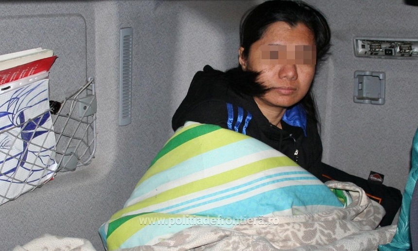 Dolj: Filipineză ascunsă în cabina unui TIR condus de soţul ei, descoperită când voia să intre ilegal în ţară - FOTO
