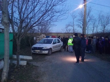 Constanţa: Soţ şi soţie, găsiţi morţi în casă. Bărbatul se spânzurase, iar femeia avea urme de violenţă la cap