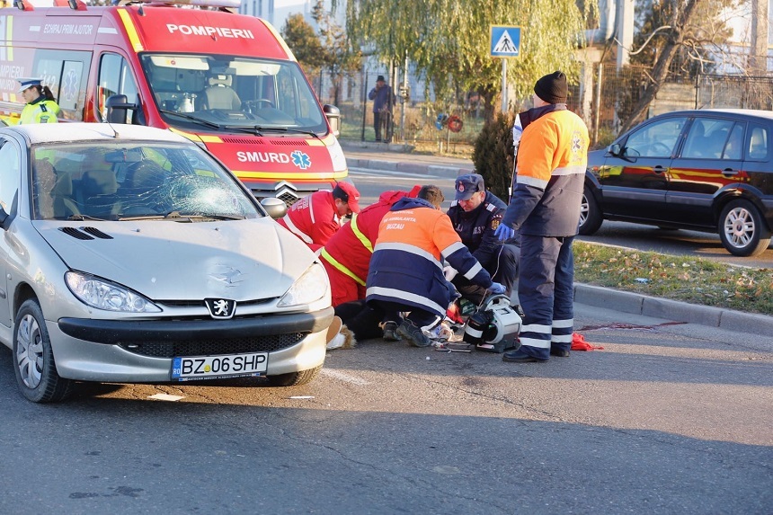 Buzău: O femeie a murit după ce a fost lovită de un autoturism în timp ce traversa o stradă pe trecerea de pietoni