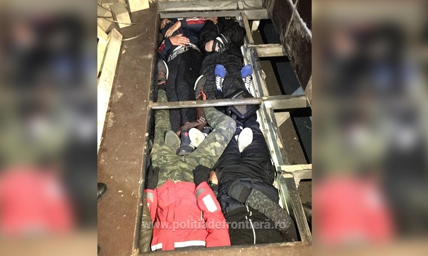 Arad: Şase migranţi, găsiţi ascunşi sub podeaua unei camionete, când voiau să iasă ilegal din ţară - FOTO