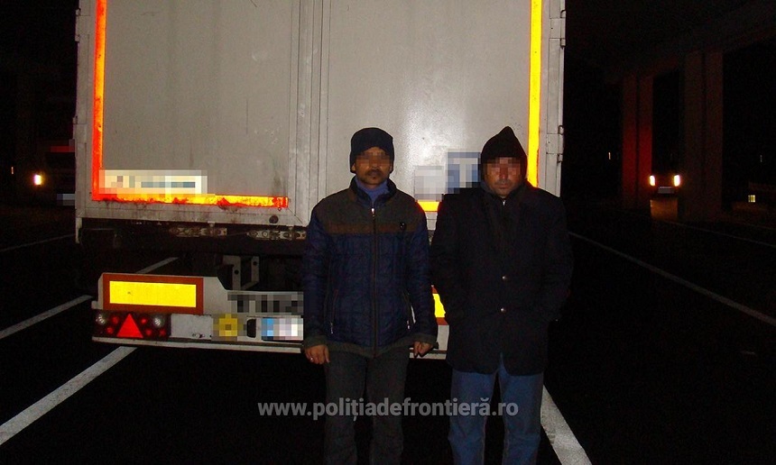 Giurgiu: Doi migranţi, prinşi când încercau să intre în ţară ascunşi într-un camion care aducea măsline din Turcia