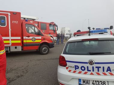Două persoane au murit, iar alte 15 au fost rănite după ce două microbuze cu pasageri s-au ciocnit, în Mehedinţi