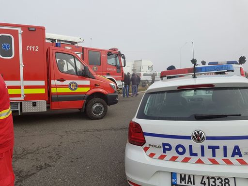 Două persoane au murit, iar alte 15 au fost rănite după ce două microbuze cu pasageri s-au ciocnit, în Mehedinţi