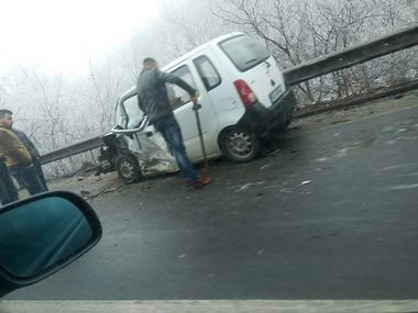 Sibiu: Trafic blocat pe DN 1, în zona localităţii Bradu, în urma unui accident soldat cu trei răniţi - FOTO