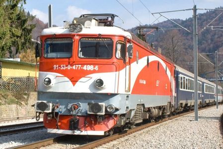 Locomotiva unui tren Regio a deraiat, circulaţia feroviară între Bistriţa şi Cluj-Napoca este întreruptă