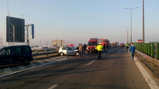 Traficul a fost reluat pe Autostrada A2. Circulaţia a fost oprită circa 20 de minute pentru că un autoturism a luat foc