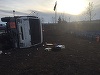 Vaslui: Un TIR încărcat cu butelii s-a răsturnat pe DN 24, în faţa unei primării - FOTO