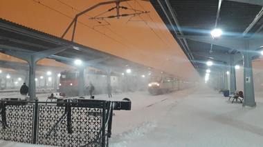 CFR Călători: 93 de trenuri anulate, circulaţie în condiţii meteo nefavorabile pe regionalele Bucureşti, Craiova, Galaţi şi Constanţa