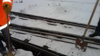 CFR Infrastructură: Pe magistrala Bucureşti - Constanţa se circulă în condiţii de ninsoare viscolită. Două trenuri au fost reînscrise în circulaţie