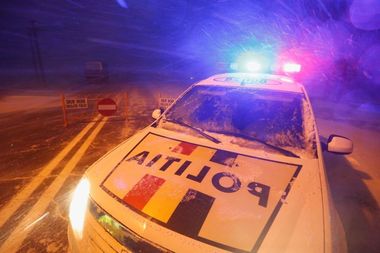 Brăila: Şofer amendat după ce a forţat un blocaj al Poliţiei instituit pe un drum înzăpezit