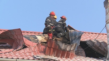 Cursuri suspendate în şcoala din Arad care a fost cuprinsă de un incendiu - FOTO