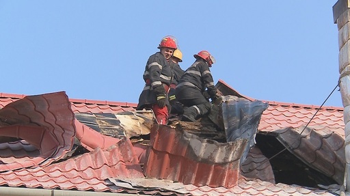 Cursuri suspendate în şcoala din Arad care a fost cuprinsă de un incendiu - FOTO