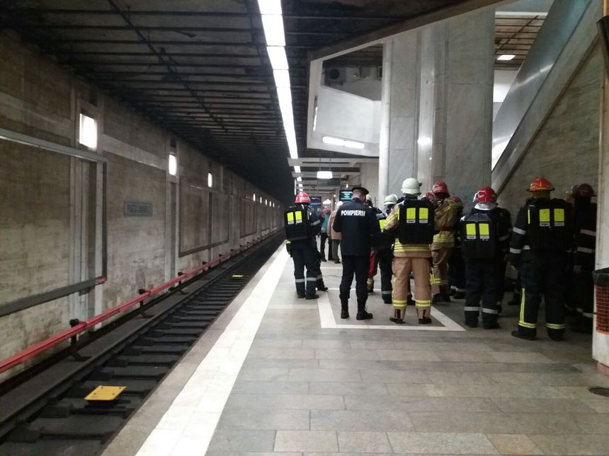 Incendiul de la metrou a fost stins, staţia Universitate a fost redeschisă traficului