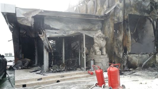 Martor al incendiului din Bamboo: Acoperişul a fost primul care a luat foc, fumul ieşea pe la sistemele de aerisire. S-a fumat toată noaptea