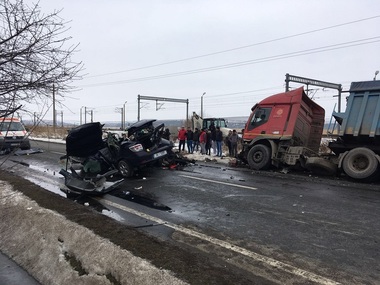 Constanţa: Două persoane au murit şi două au fost rănite în urma unui accident în care au fost implicate trei maşini; unul dintre răniţi, preluat de un elicopter SMURD