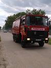 Incendiul izbucnit pe DN 1B la un TIR încărcat cu sodă caustică, provocat de scântei produse la roţi în timpul mersului