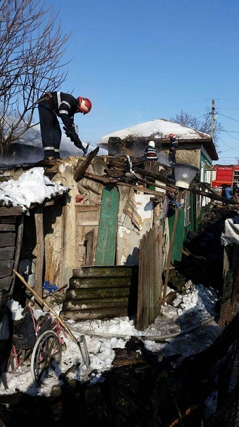 Giurgiu: O femeie de 66 de ani imobilizată la pat a murit în urma unui incendiu care i-a cuprins locuinţa - FOTO