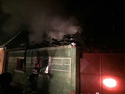 Braşov: O bătrână a murit, în urma unui incendiu izbucnit în locuinţa sa; sora acesteia a avut nevoie de îngrijiri medicale - FOTO/VIDEO