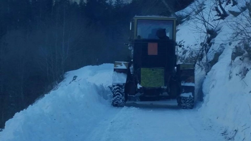 Arad: Cinci turişti din Ungaria, salvaţi dintr-o zonă montată de lângă Moneasa, unde s-au rătăcit după ce li s-a stricat maşina