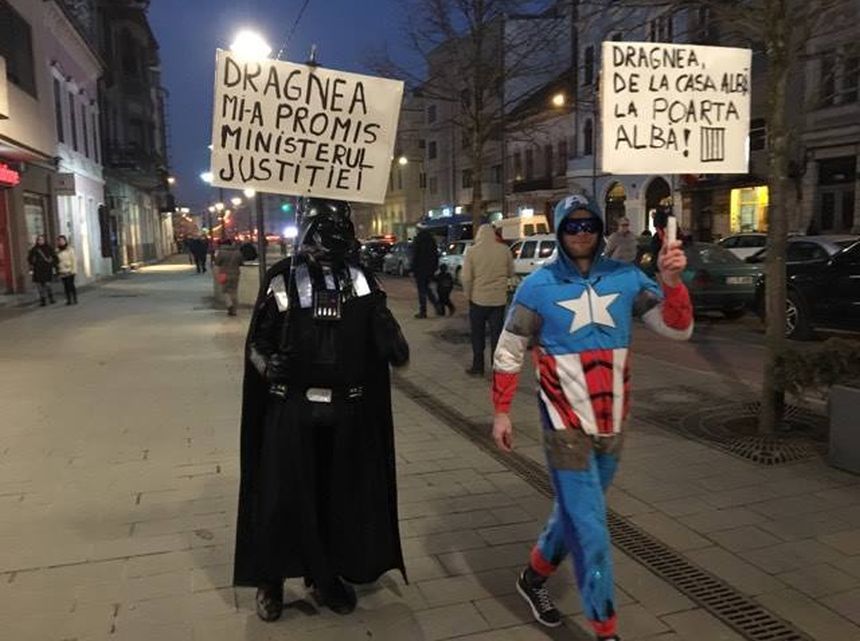 Peste 1.000 de persoane protestează la Cluj-Napoca faţă de proiectele privind graţierea şi modificarea codurilor penale - FOTO, VIDEO