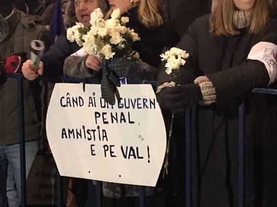 Opt persoane inculpate în urma violenţelor de miercuri din Piaţa Victoriei, şapte dintre ele reţinute