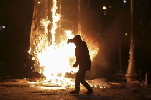 Patru persoane arestate în urma violenţelor de la protestul de miercuri, din Piaţa Victoriei