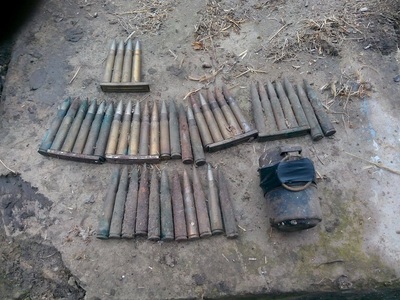 Vaslui: Zeci de elemente de muniţie, descoperite în podul unei locuinţe. Pirotehniştii au intervenit pentru ridicarea acestora - FOTO