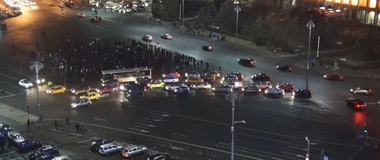 Protestul din Piaţa Victoriei din Capitală s-a încheiat. În cea de-a opta zi de proteste manifestanţii au cântat Imnul României, ”Imnul golanilor” şi s-au prins în horă. Mii de oameni au ieşit şi în alte oraşe