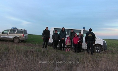 Şase sirieni, între care trei copii, care intenţionau să treacă ilegal graniţa, prinşi la o pensiune din Timişoara