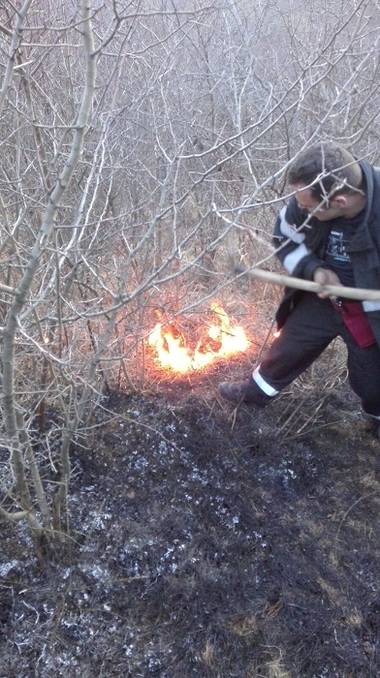 Sibiu: Pompierii au intervenit sâmbătă pentru stingerea a 18 incendii de vegetaţie uscată; într-un caz focul a cuprins şi două anexe gospodăreşti şi un autoturism