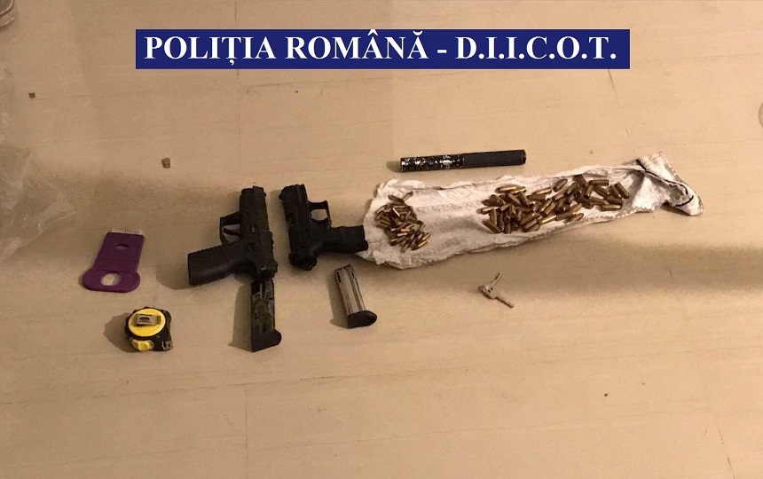 Vâlcea: Grupare de traficanţi de droguri coordonată de o femeie, care şi-a implicat şi cei doi fii în activitatea infracţională, destructurată de DIICOT - FOTO