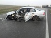 Olt: Două persoane, rănite în urma unui accident în care au fost implicate un autoturism şi un autocar cu muncitori - FOTO