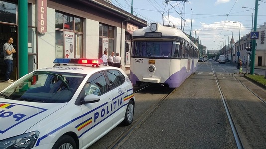 Un tramvai a deraiat la Timişoara, traficul rutier fiind blocat mai mult de două ore pe un bulevard din oraş