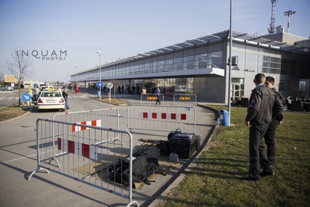 Aeroportul Sibiu a fost evacuat după ce a fost anunţată existenţa unui colet suspect