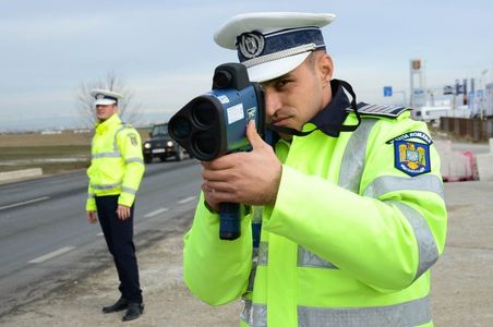 Şofer prins de poliţişti când conducea cu viteza de 218 kilometri pe oră pe Autostrada A1