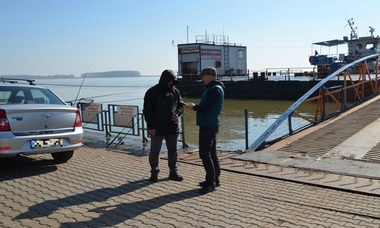 Galaţi: Un bărbat condamnat la închisoare şi dat în urmărire generală, prins după ce a cerut aviz pentru pescuit de la Poliţia de Frontieră - FOTO

