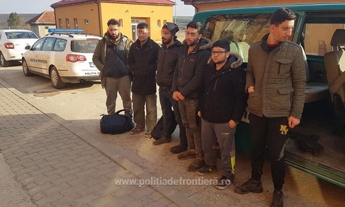 Caraş-Severin: Şase migranţi din Irak, Iran, Siria şi Palestina, prinşi când încercau să intre ilegal în ţară, din Serbia - FOTO