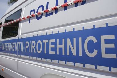Cursuri suspendate în două licee din Târgovişte, în urma unei alerte cu bombă. Prefect: Se anunţa că la ora 11.00 ”vor fi aruncate în aer cele două şcoli”. Autorităţile au stabilit că alerta a fost falsă. UPDATE