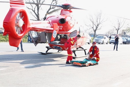 Circulaţia pe DN 1B Buzău-Mizil, blocată după ce un bărbat a fost lovit de un autoturism; în zonă s-au format coloane de maşini - FOTO