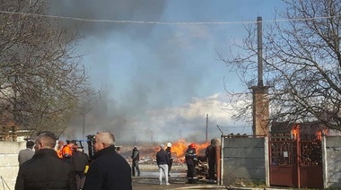 Trei hale în care erau depozitaţi paleţi au ars în urma incendiului dintr-o comună clujeană