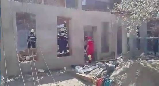 Doi bărbaţi au murit în timp ce lucrau la consolidarea unei clădiri din Timişoara; un zid s-a prăbuşit peste ei