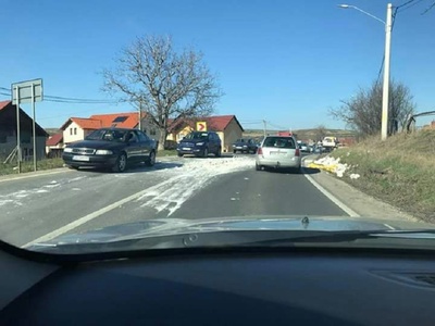Sibiu: Bărbat rănit după ce pe maşina pe care o conducea au căzut cărămizi dintr-o camionetă