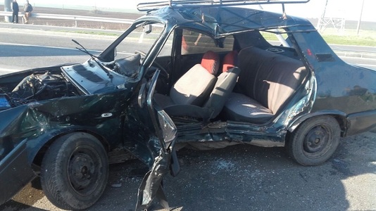 Cinci persoane, între care un copil, rănite într-un accident produs pe DN 6, în judeţul Teleorman - FOTO